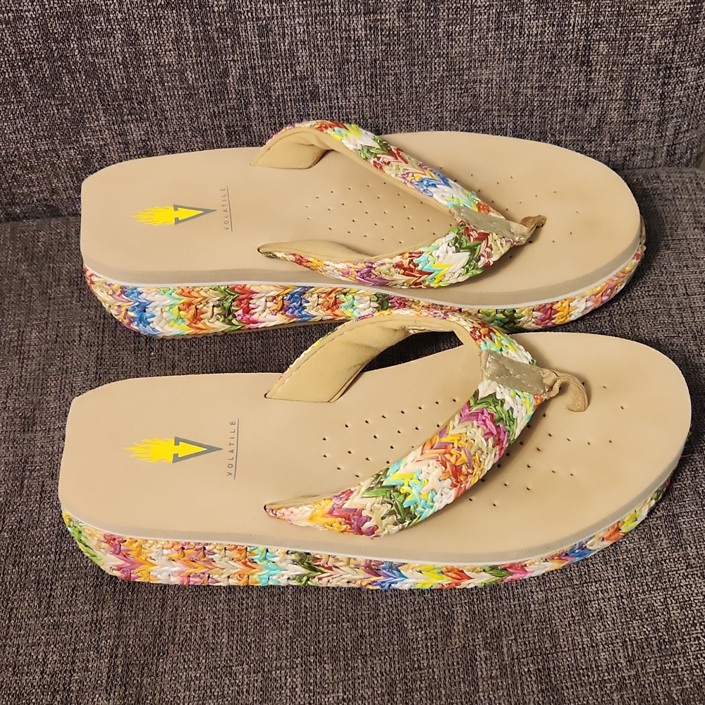VOLATILE WOMEN'S Colorful Woven Platform Sandals Size 9.